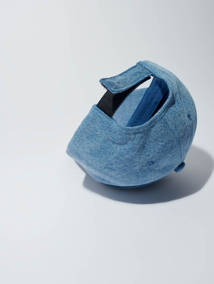 Denim cap with clover logo