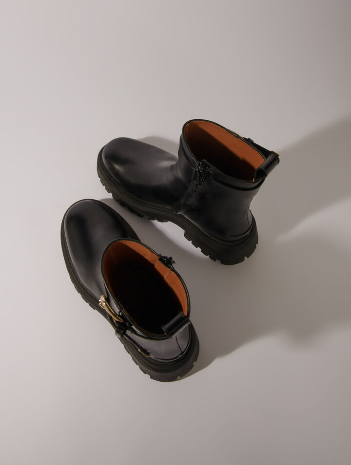 Leather ankle boots with buckles