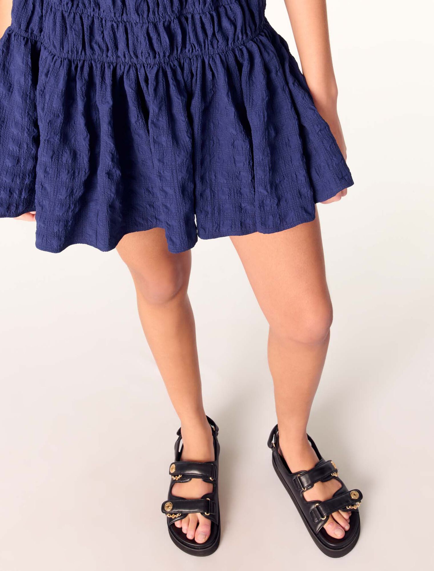 Short satin-effect pleated dress 