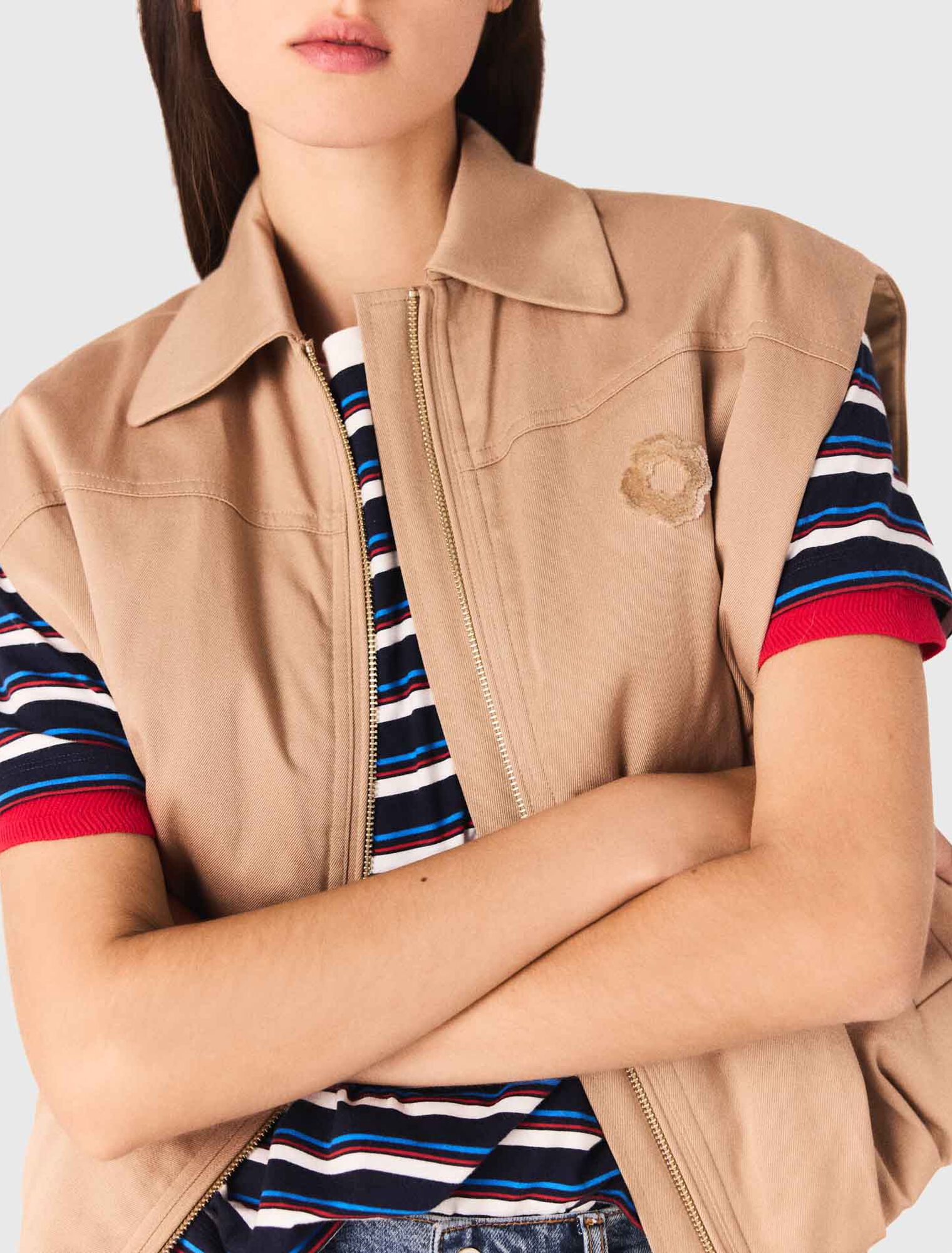 Sleeveless jacket