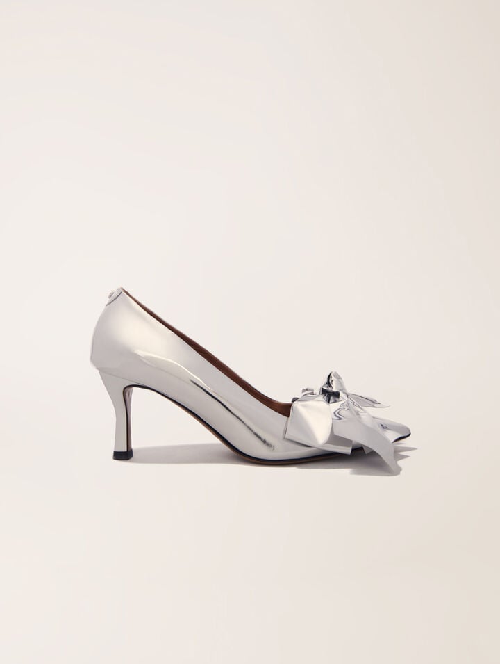 Leather pumps with bow detail