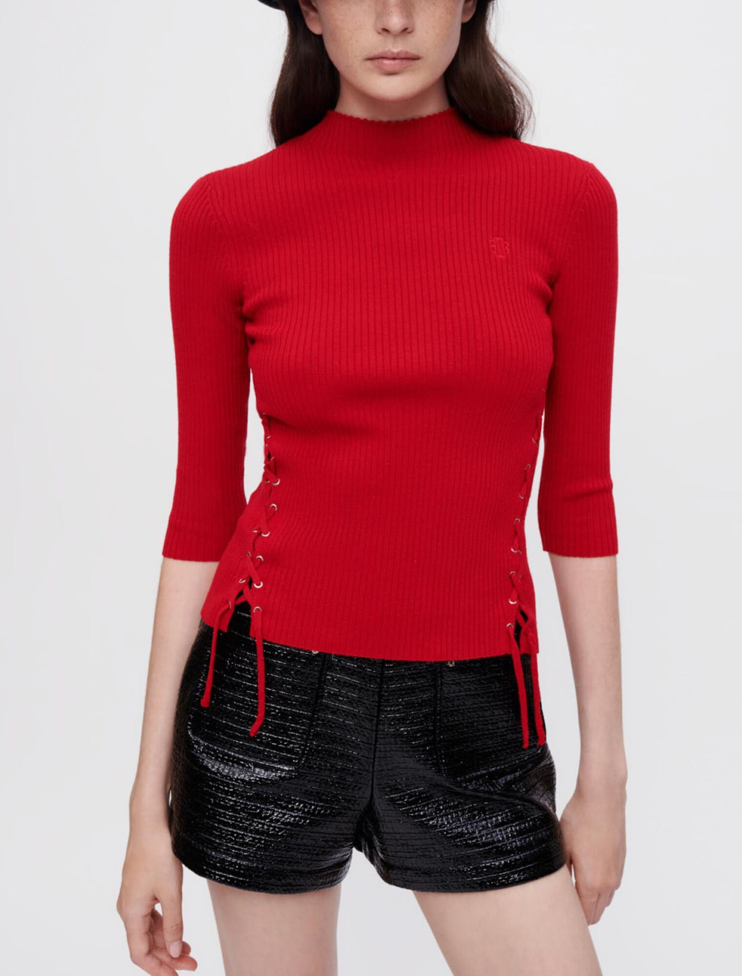 Close-fitting sweater with eyelets