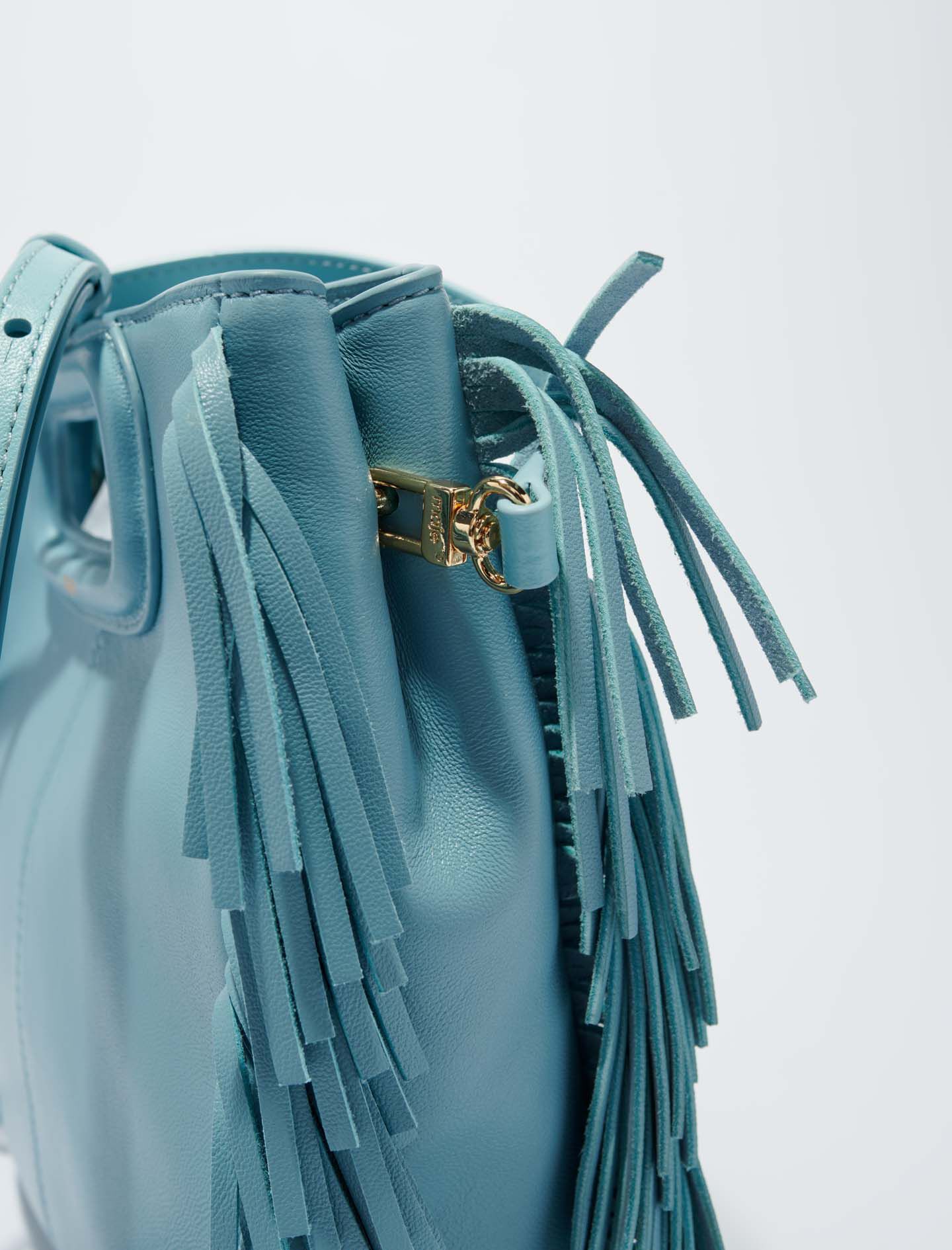 【MAJE】フリンジ付きスムースレザー Mバッグ - ブルー Smooth leather M bag with fringing