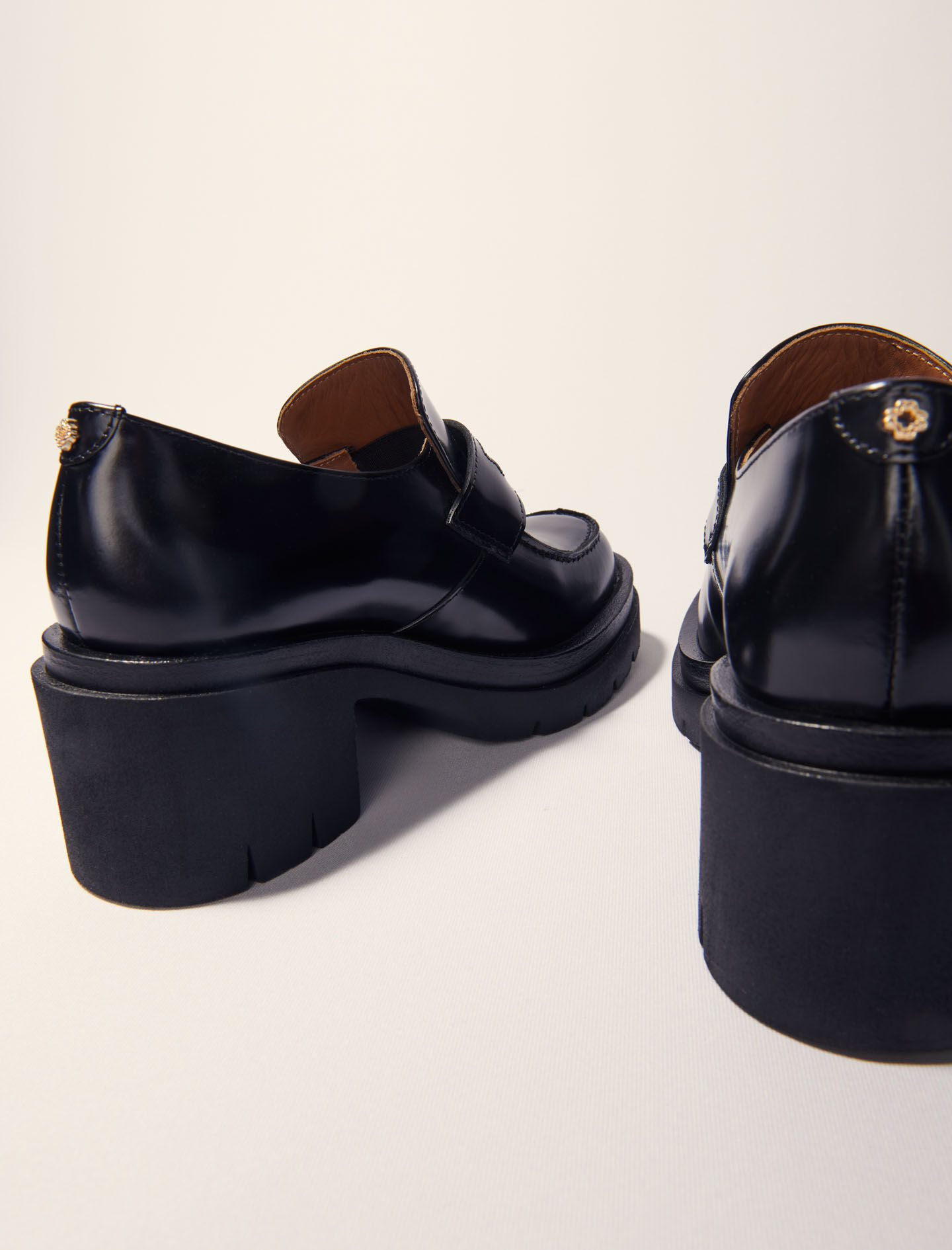 靴 Herlipto Medallion Heel Loafer white / beige / black×white / bordeaux】 Le City HLT Sneakers