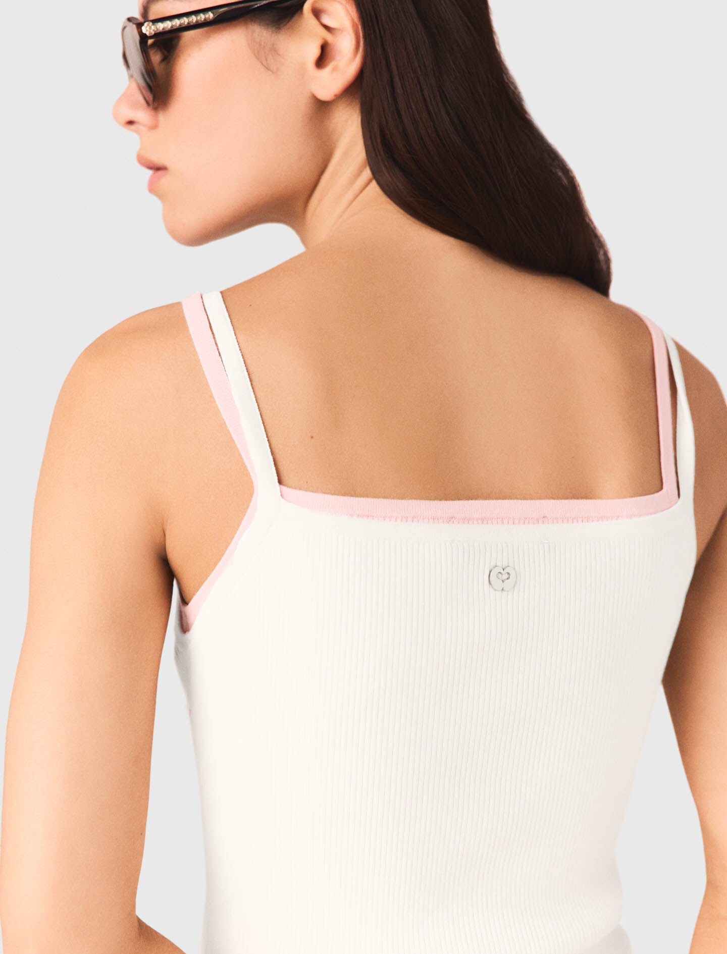 High straight-neck top 6