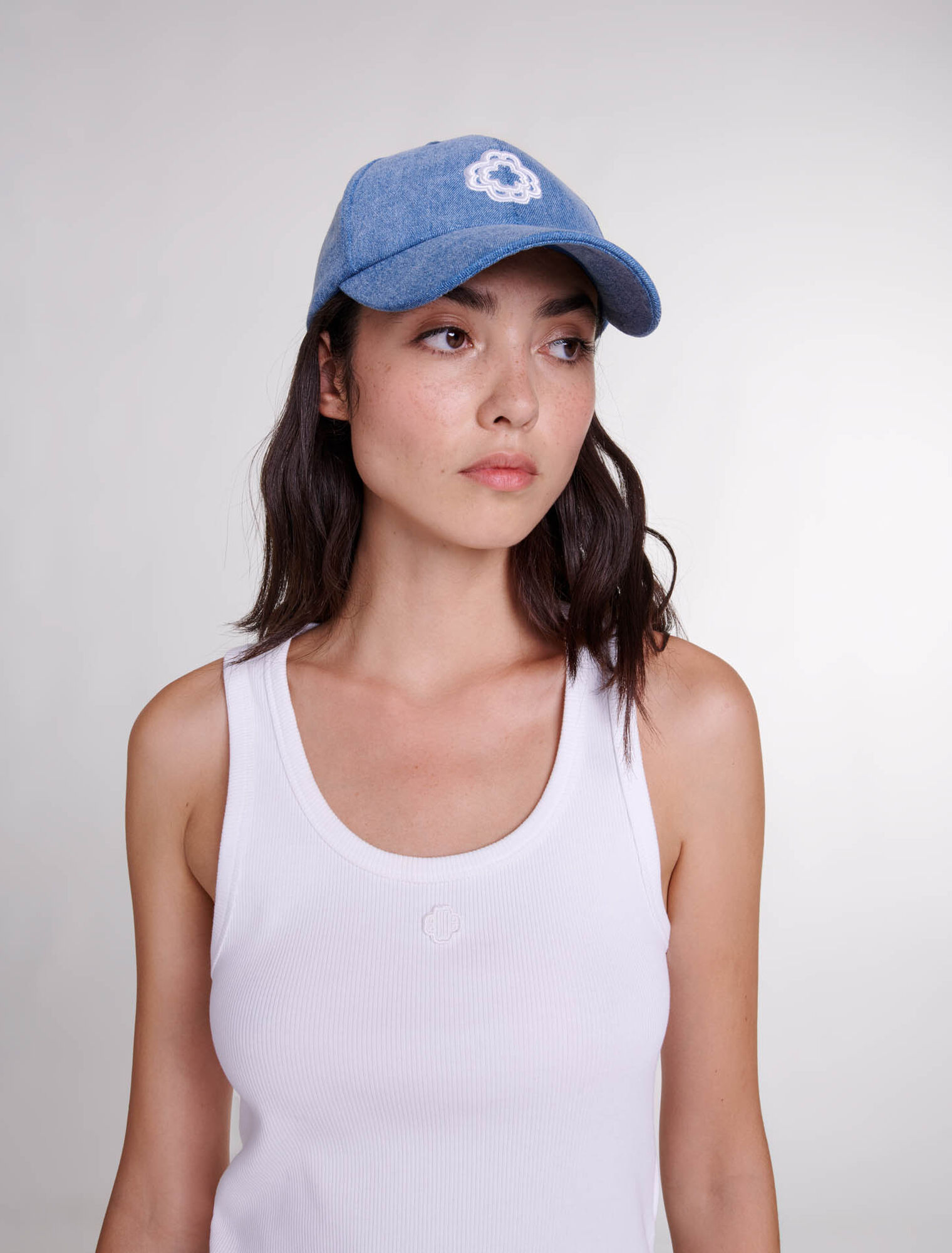 Denim cap with clover logo