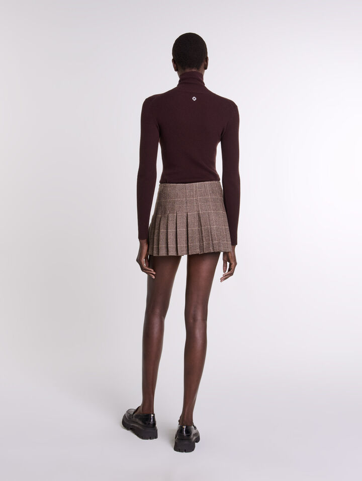 Short pleated skirt