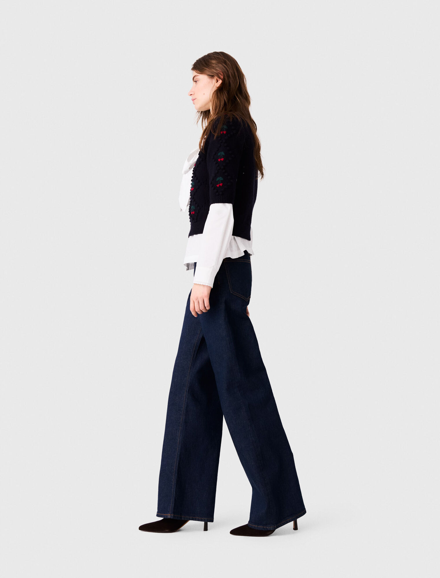 Jumper with embroidered cherries