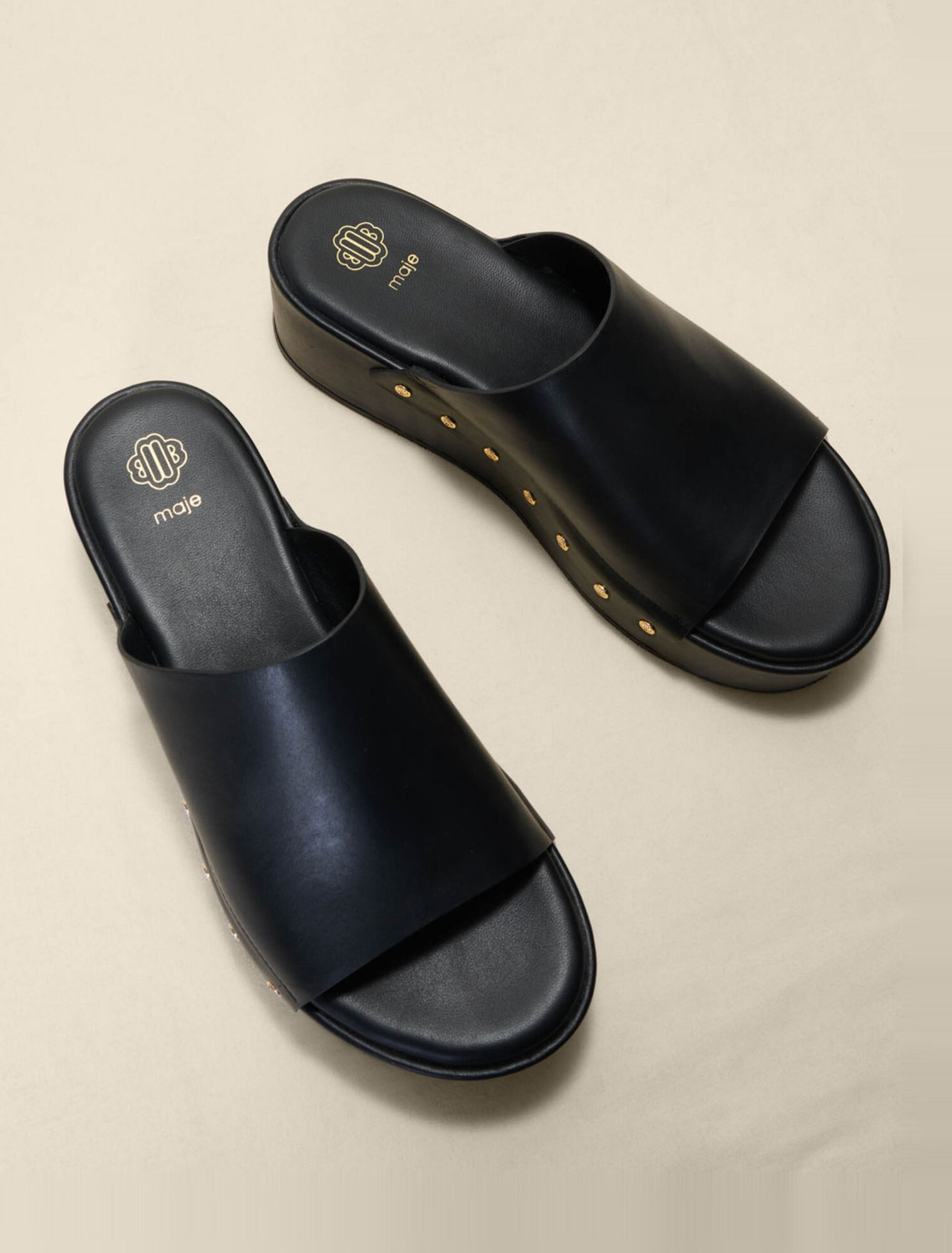 Wedge sandals with rivets