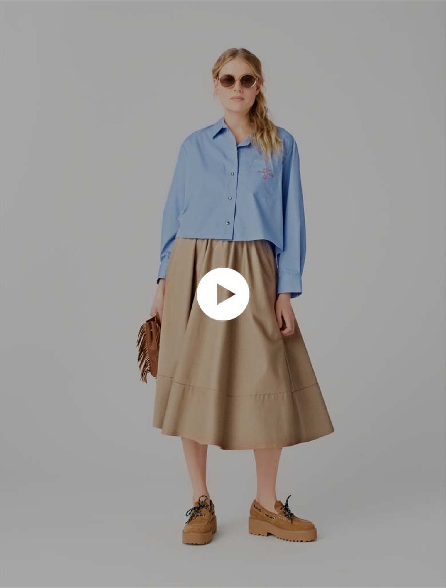 Pleated back embroidered shirt