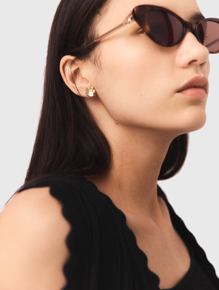 Flower stud earrings