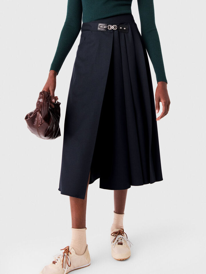 Long pleated skirt with buckle