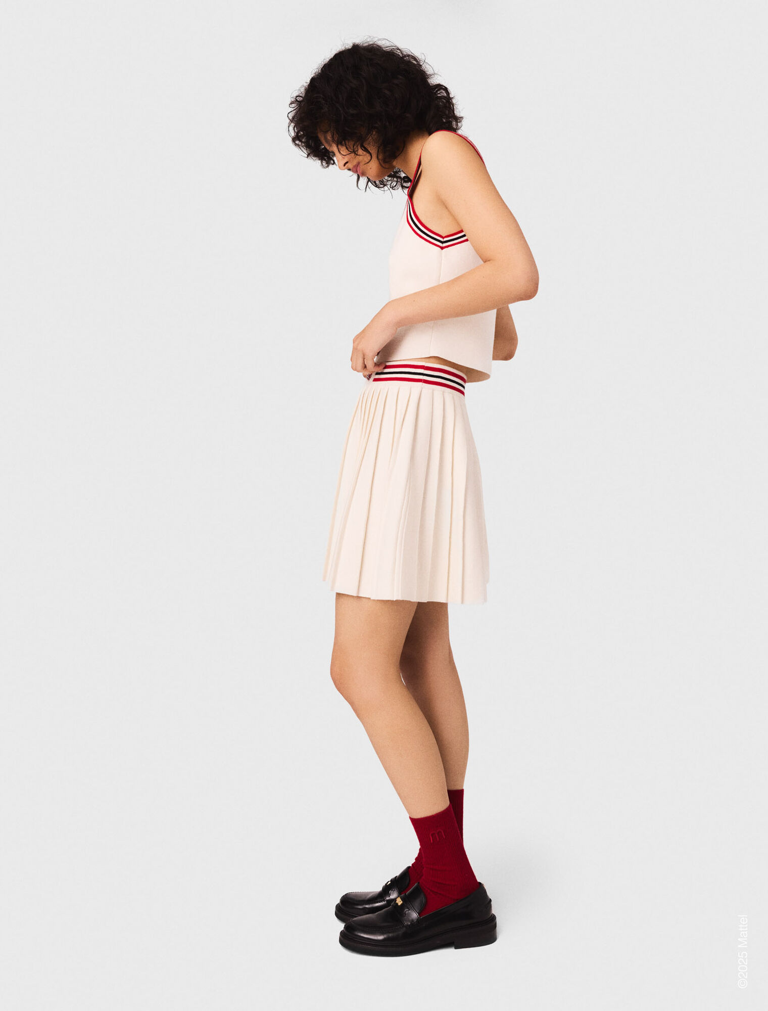 Short pleated knitted skirt
