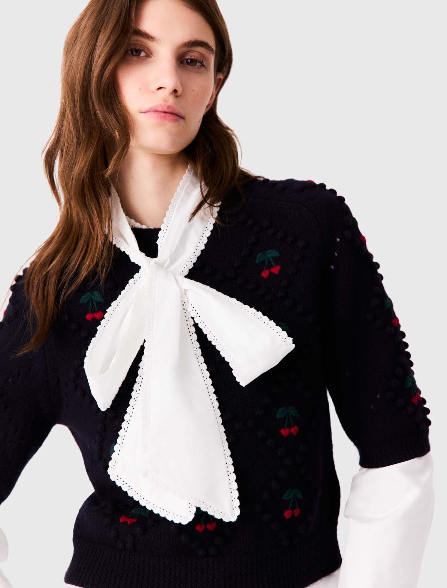 Jumper with embroidered cherries