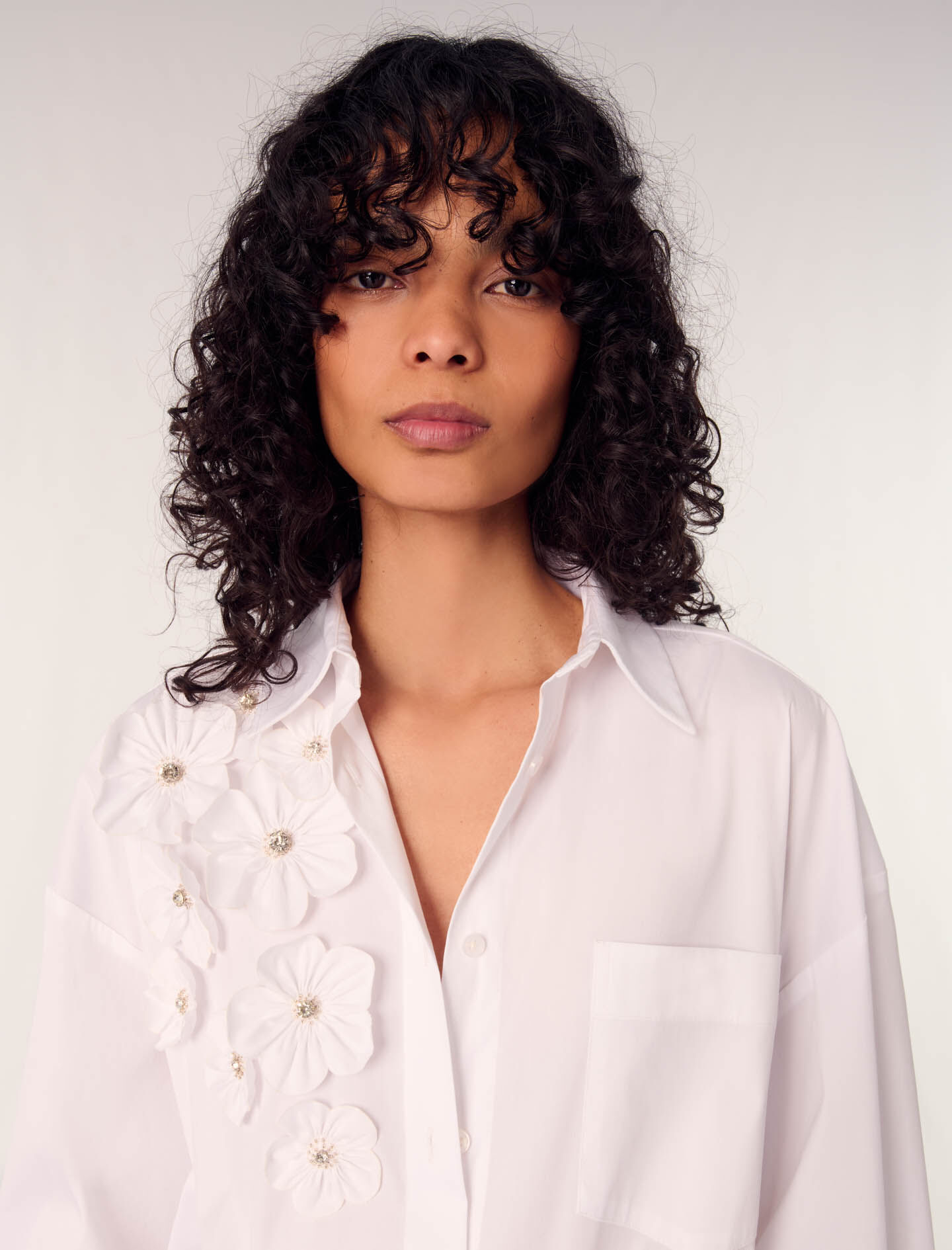 Long shirt with embroidered flowers - Short sleeves | Maje