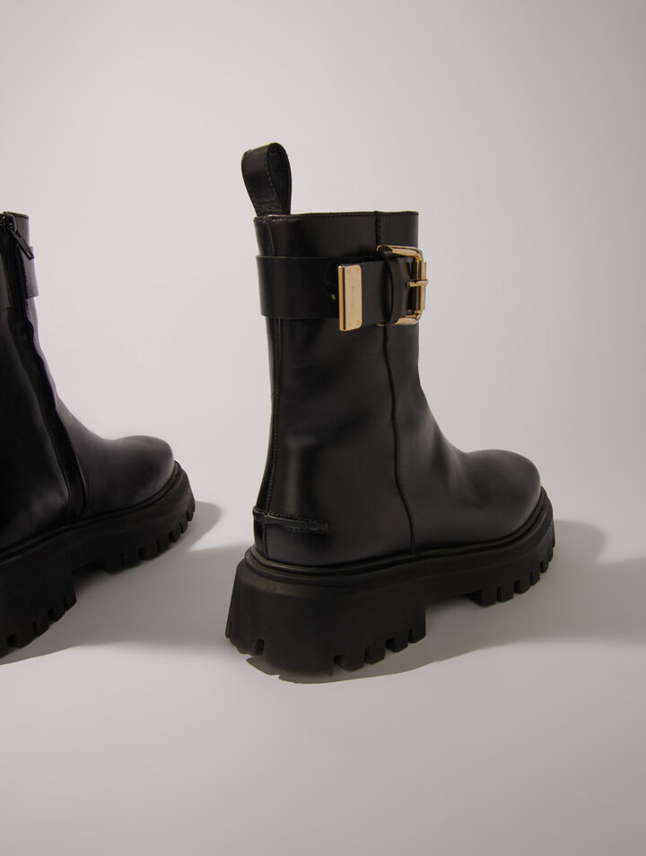 Leather ankle boots with buckles