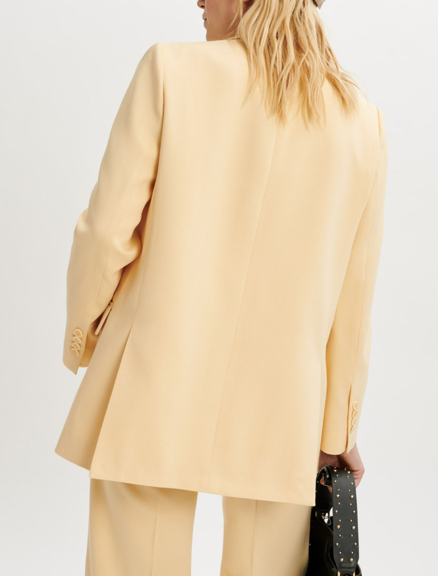Loose-fitting suit jacket
