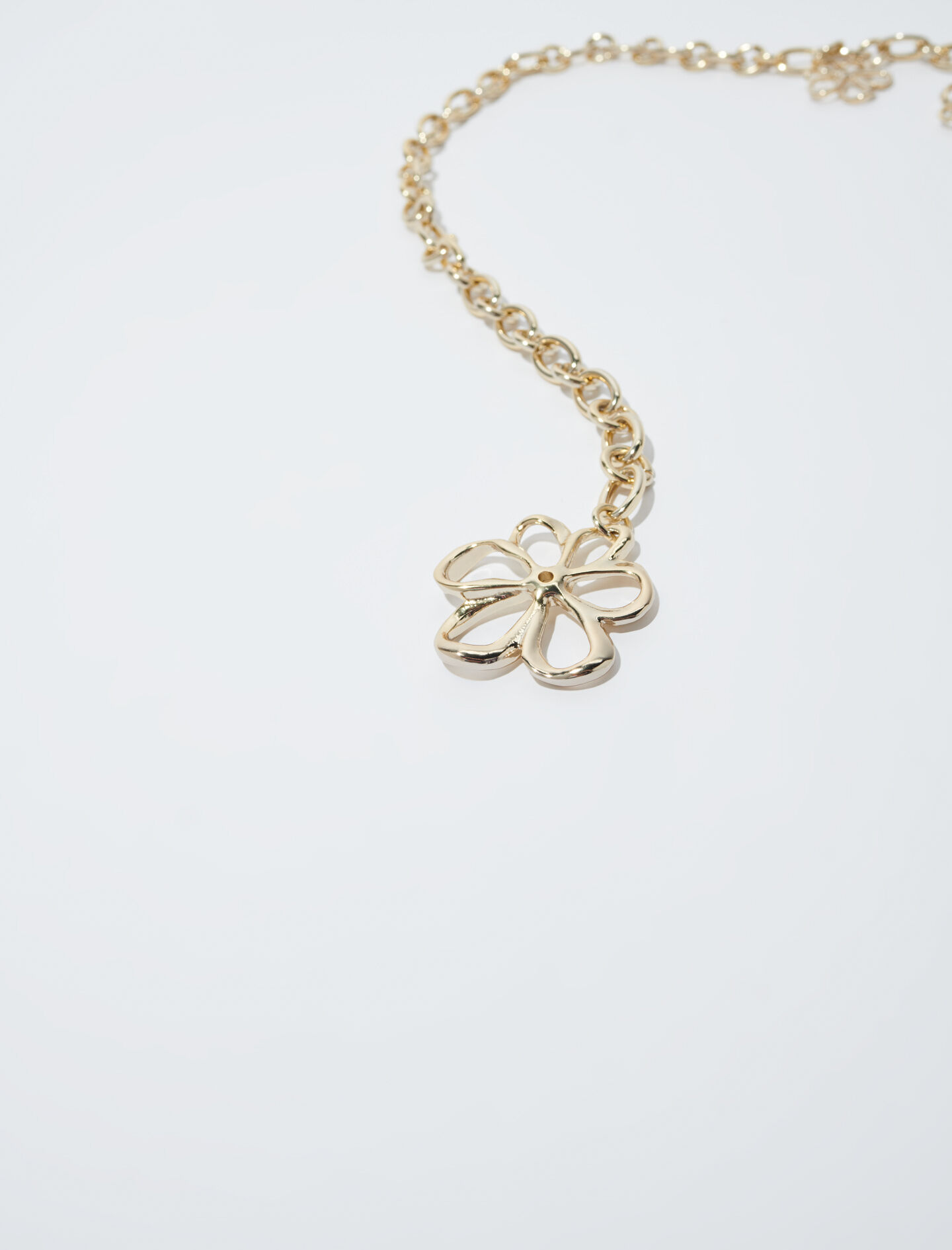 Chain belt with flowers