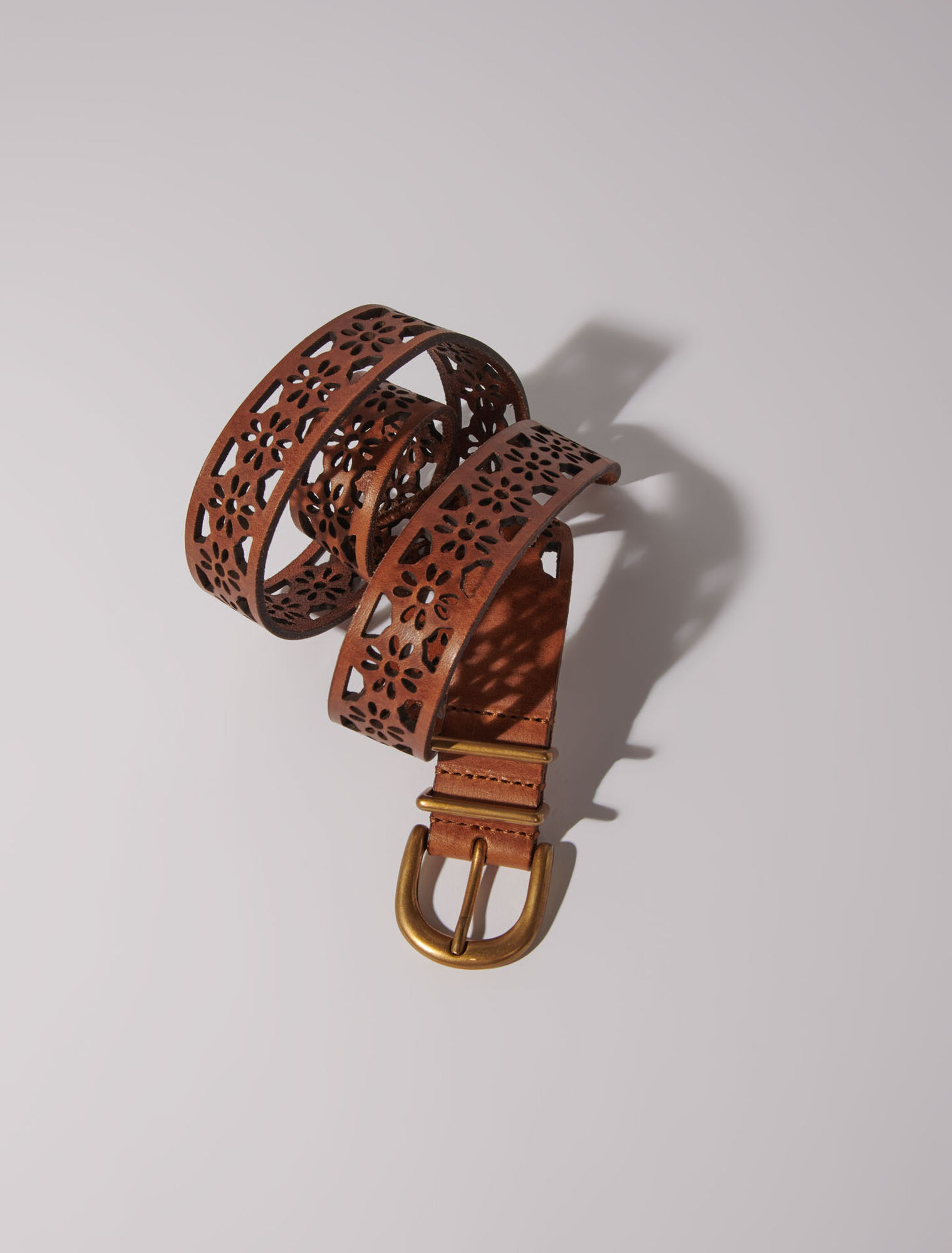 Leather belt with flower detail