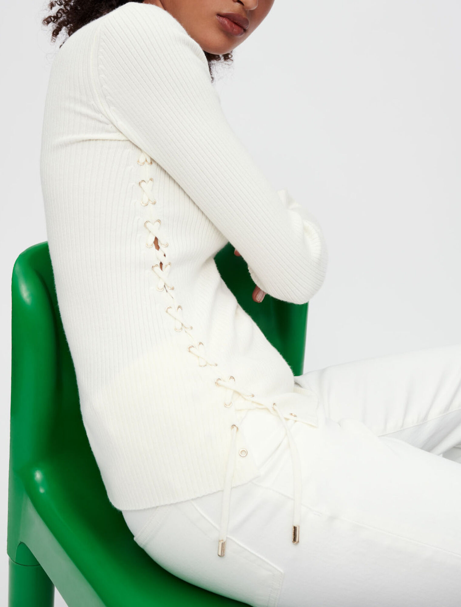 Ribbed jumper with gold metal eyelets