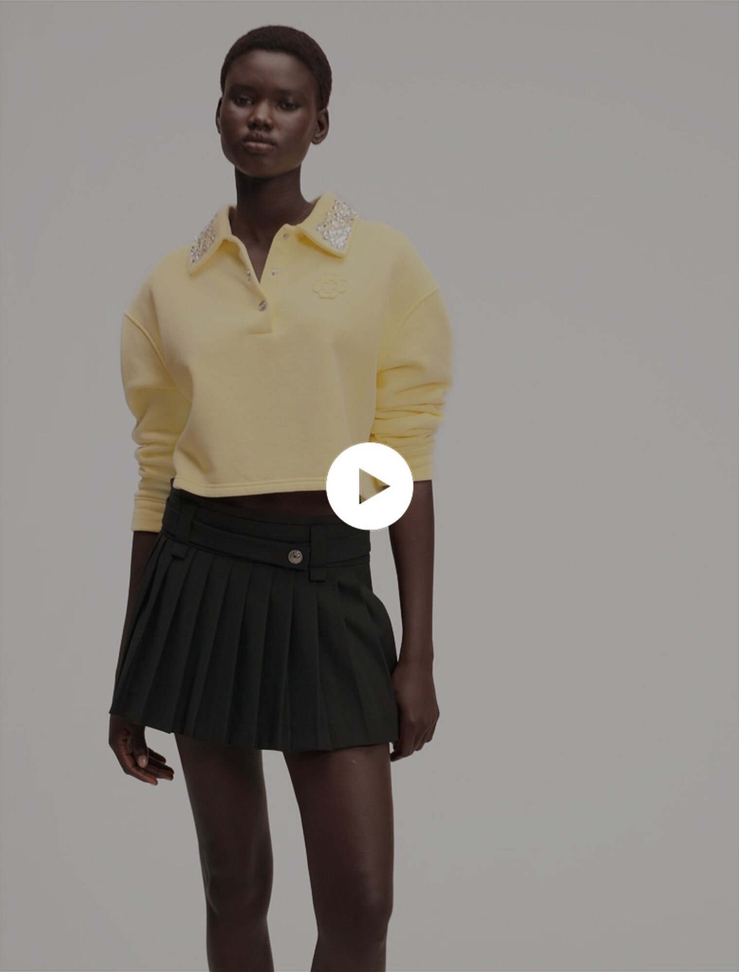 Short pleated skirt