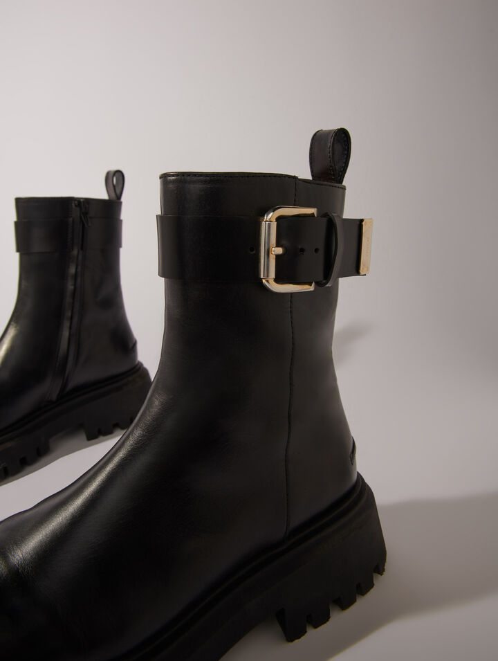 Leather ankle boots with buckles