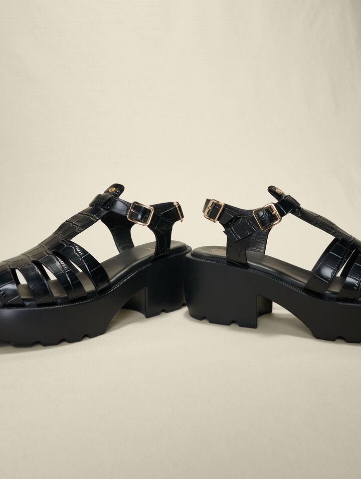 Leather sandals with tread