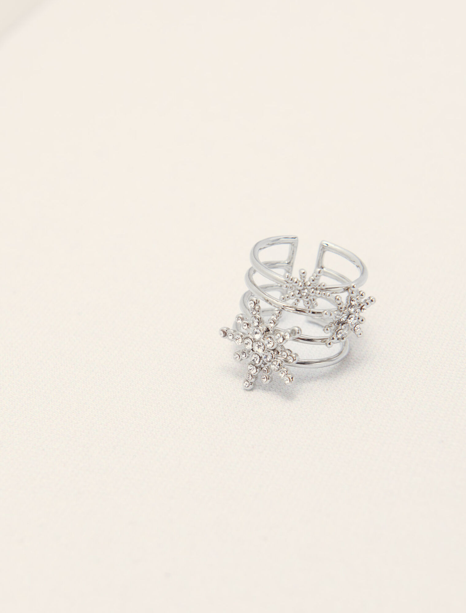 Rhinestone star ring
