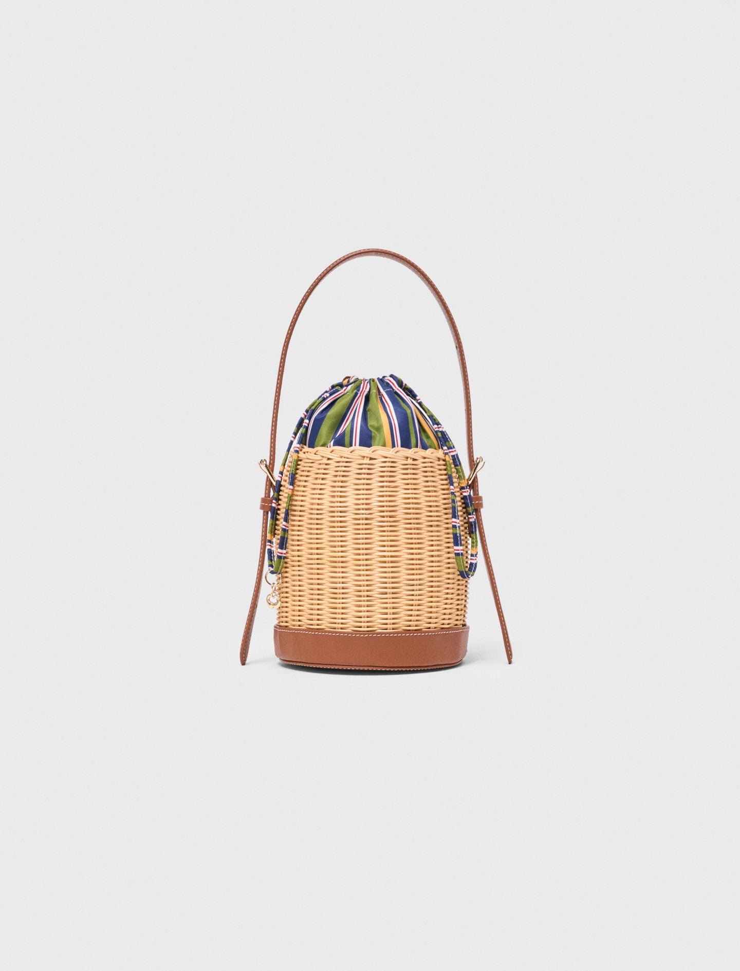 Wicker basket with printed pouch 8