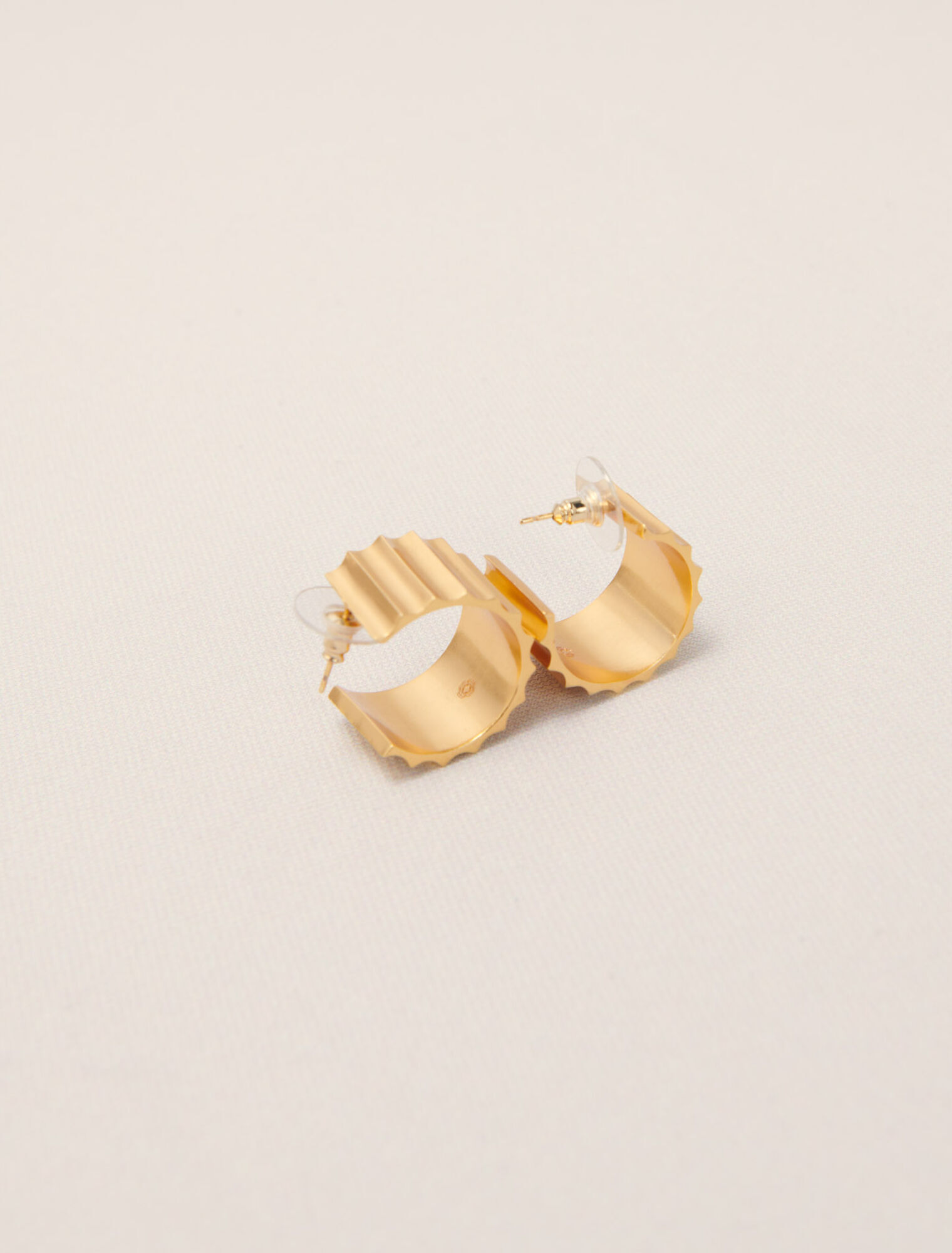 Tapered gold mini hoop earrings