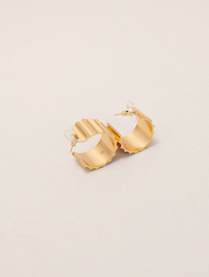 Tapered gold mini hoop earrings