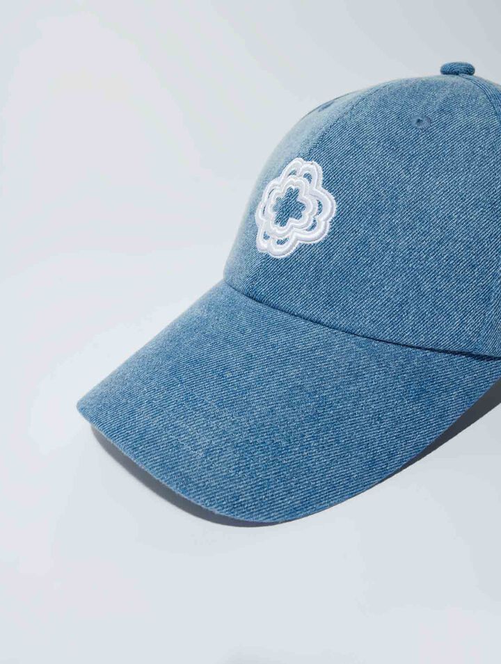 Denim cap with clover logo