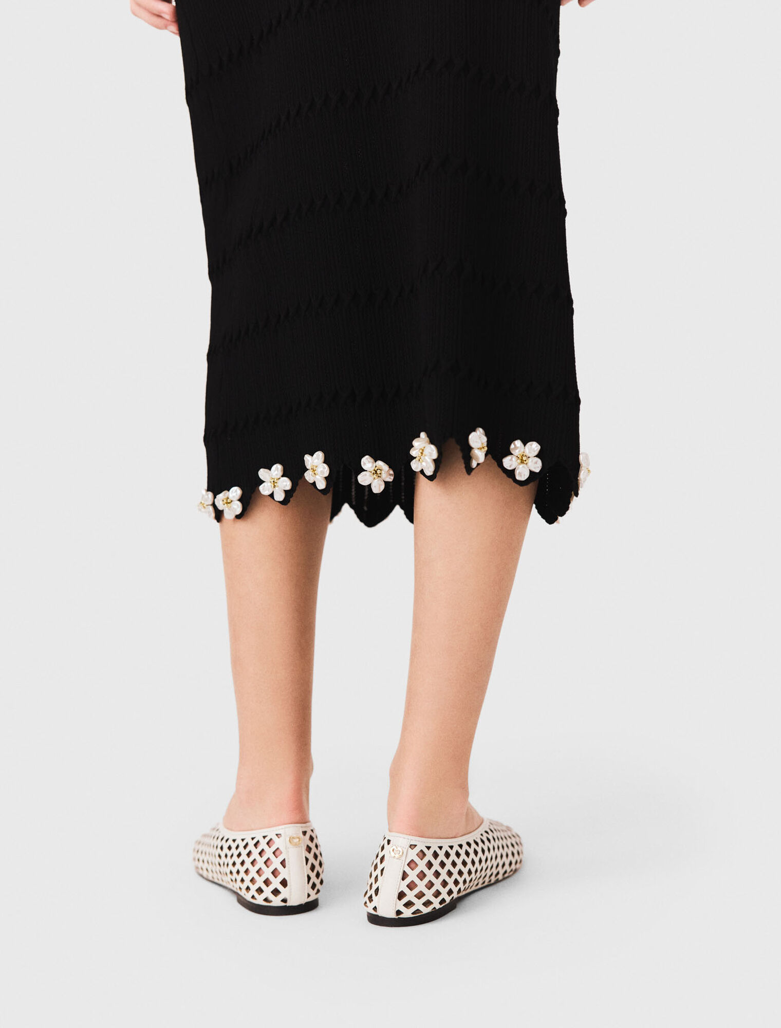 Knit skirt with jewelled flowers