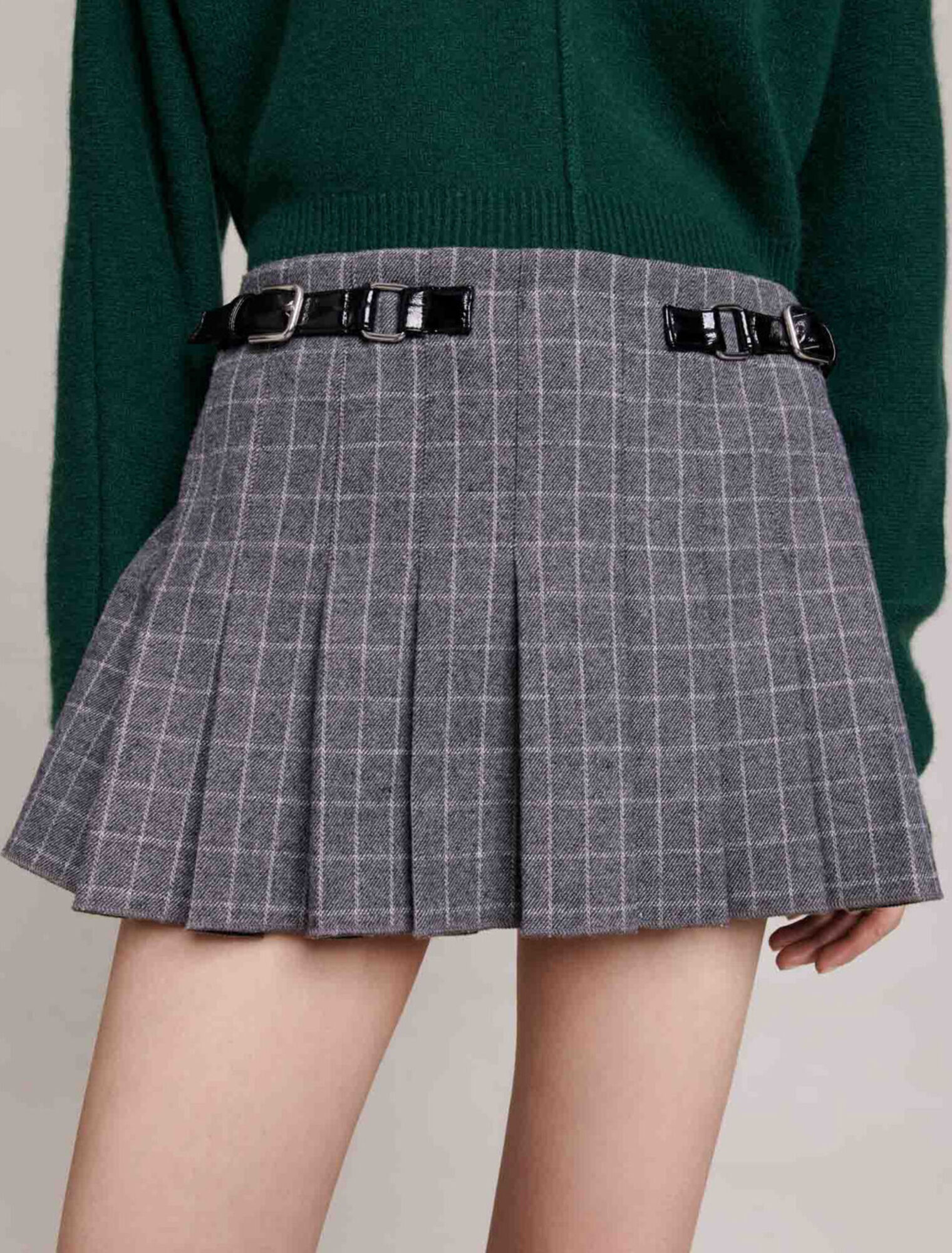Short pleated skirt