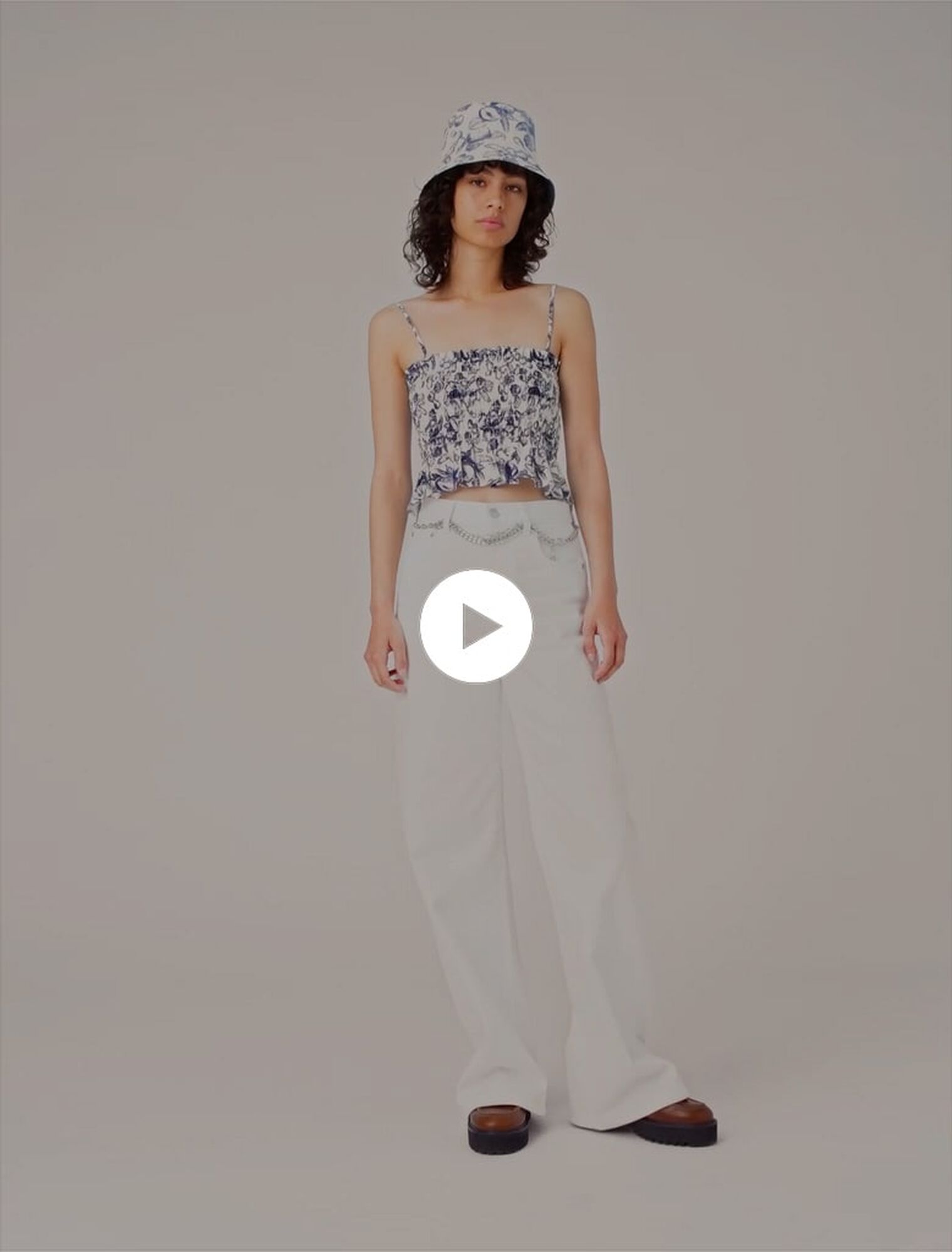 High-waisted wide-leg jeans