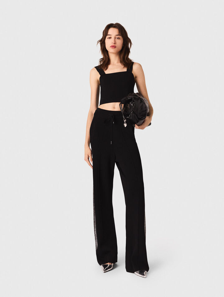 Knitted crop top with straps