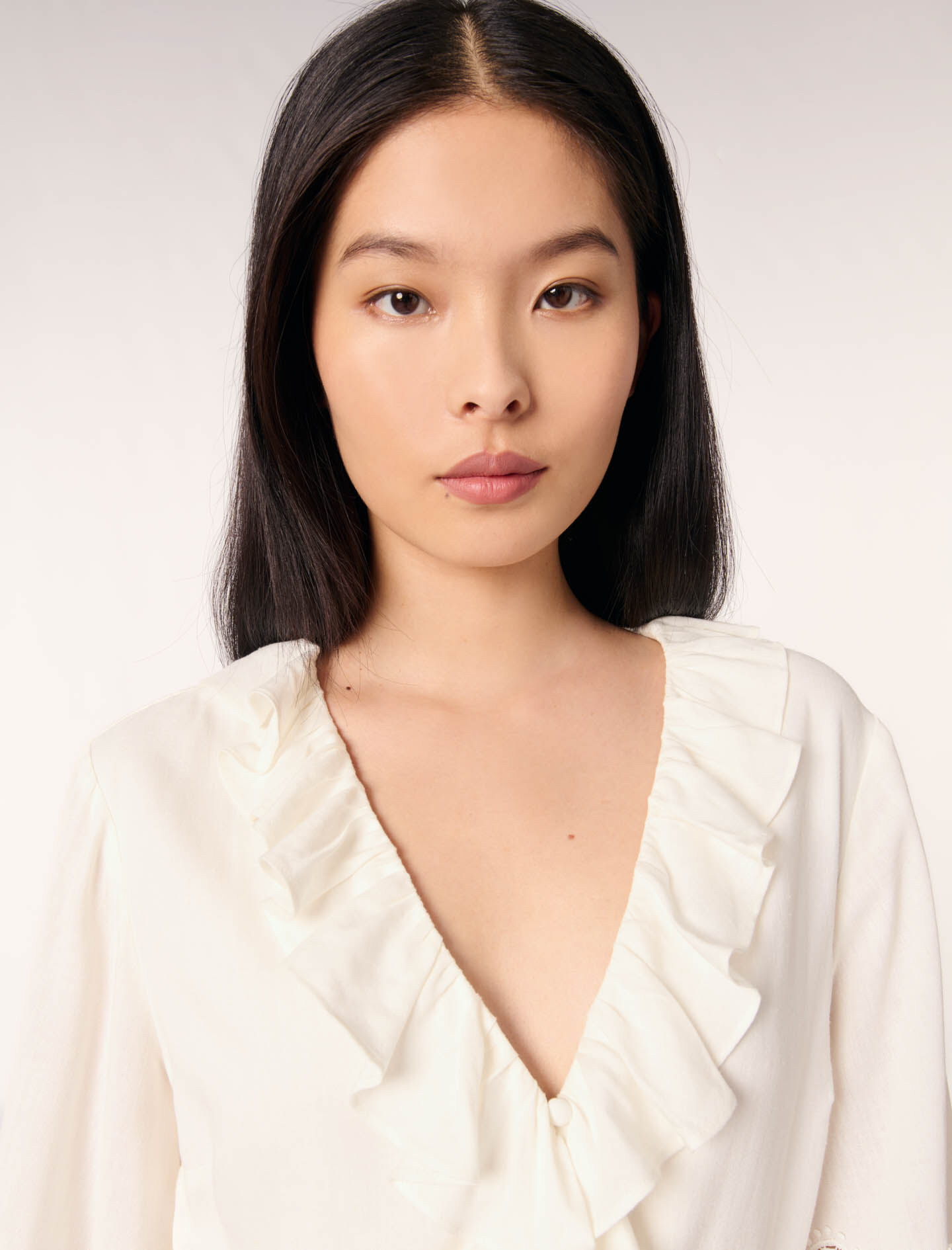 スーツ・フォーマル・ドレス UPPER EMBROIDERY FLARE DRESS Ruffled embroidered sleeve dress White for Women | Maje