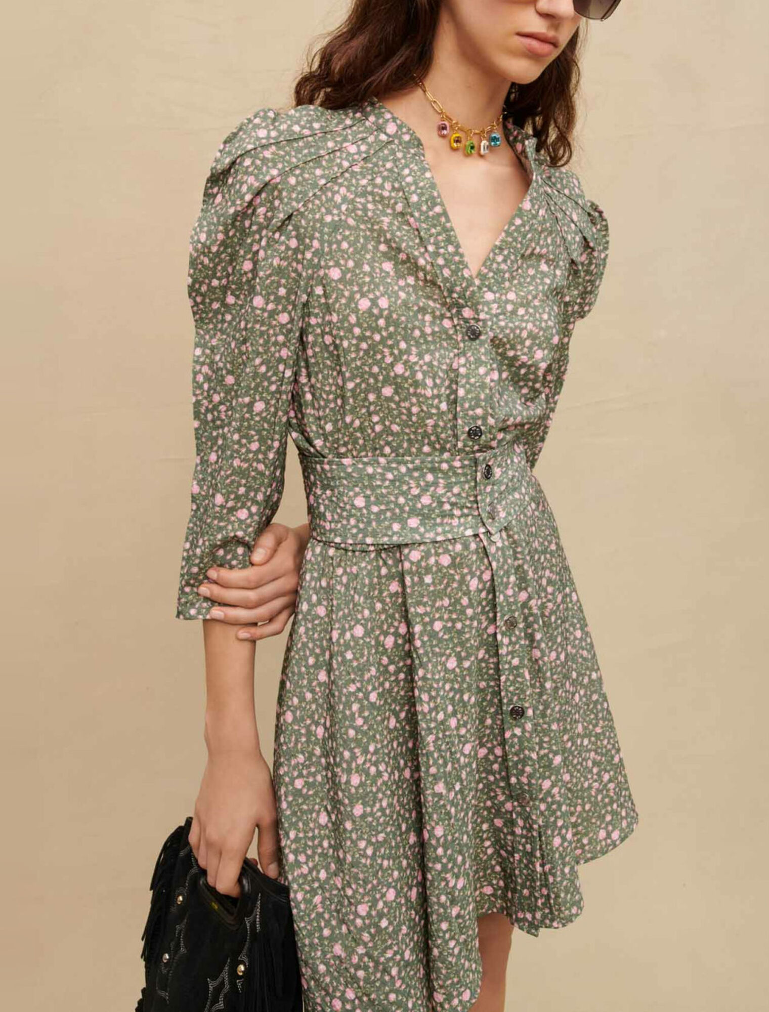 Short dress with voluminous sleeves