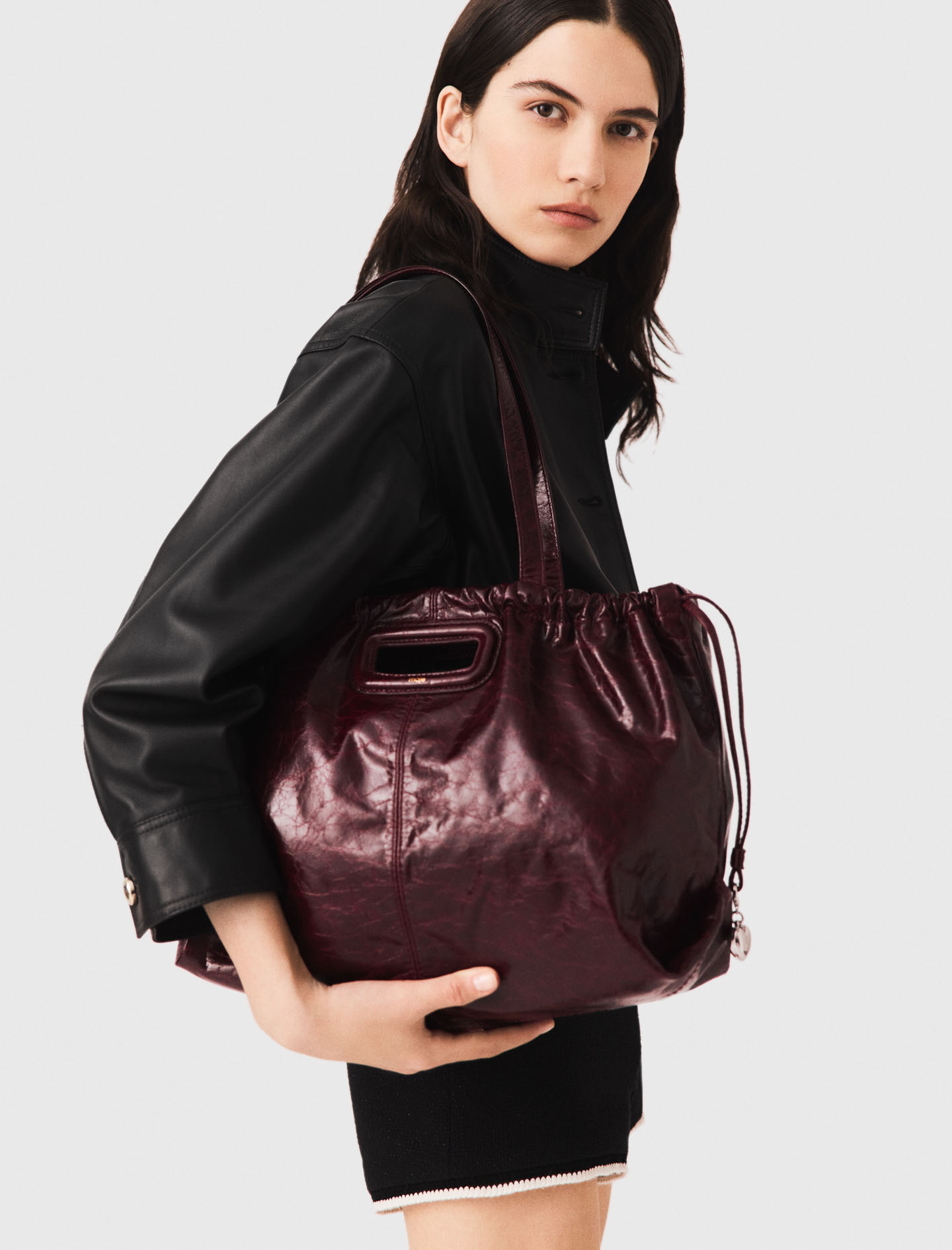 Close detail of the M tote bag clasp